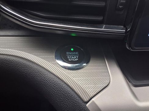 Used 2021 Ford Explorer XLT w/ Equipment Group 202A image 14