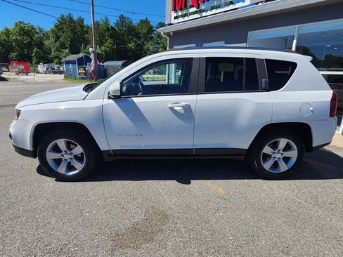 Used 2014 Jeep Compass Latitude w/ Sun/Sound Group AWD/4WD image 8