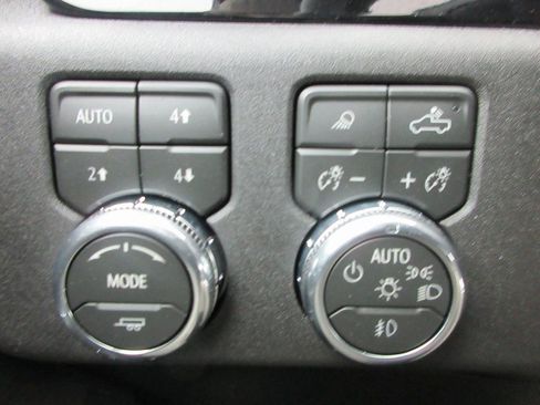 New 2026 GMC Sierra 2500 SLT w/ SLT Premium Package image 18