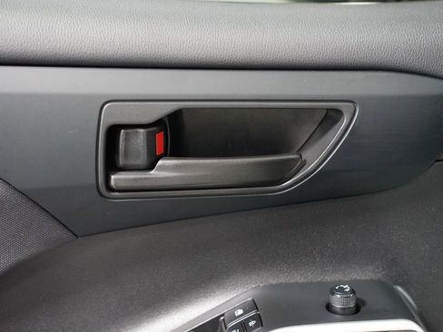 Certified 2024 Toyota Highlander LE image 33