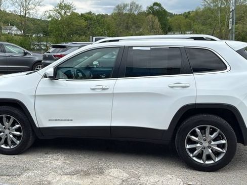 Used 2018 Jeep Cherokee Limited AWD/4WD image 12