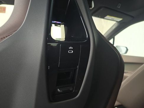 Used 2025 BMW iX xDrive50 image 28