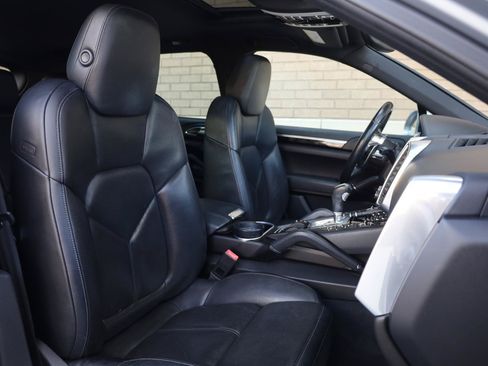 Used 2016 Porsche Cayenne AWD/4WD image 29