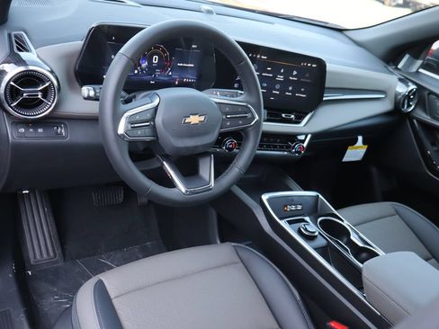 New 2027 Chevrolet Equinox LT w/ Convenience Package II FWD image 6
