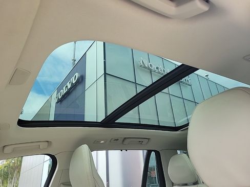 Used 2024 Volvo XC90 B6 Ultimate w/ Protection Package Premier image 6