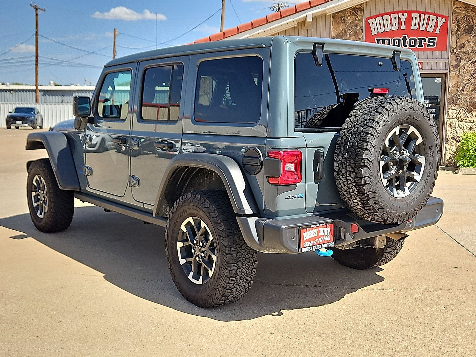 Used 2025 Jeep Wrangler Unlimited Rubicon 4xe w/ Safety Group AWD/4WD image 2