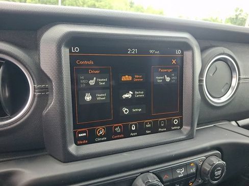 Used 2023 Jeep Wrangler Unlimited Sahara w/ Cold Weather Group AWD/4WD image 17