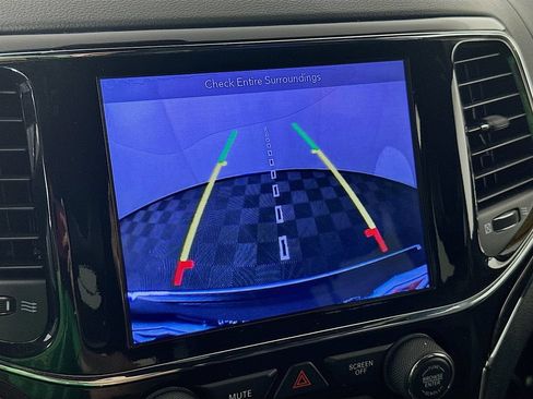 Certified 2019 Jeep Grand Cherokee Overland AWD/4WD image 19