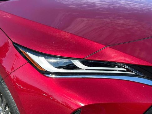 Certified 2021 Toyota Venza XLE w/ Softex Package image 9