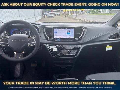 New 2027 Chrysler Pacifica Select FWD image 18