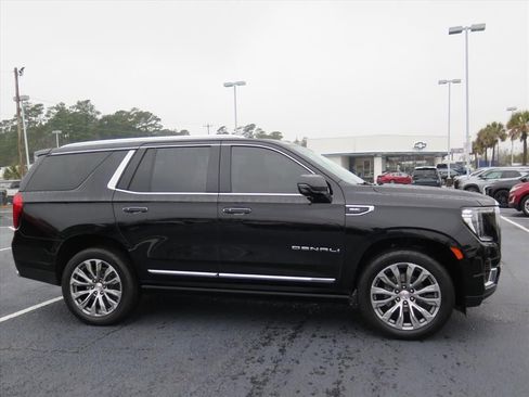 Used 2021 GMC Yukon Denali image 2