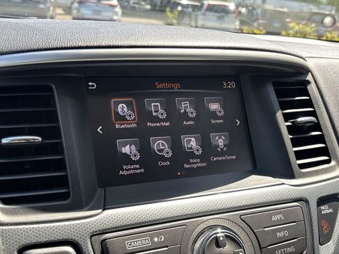 Used 2017 Nissan Pathfinder SL AWD/4WD image 16