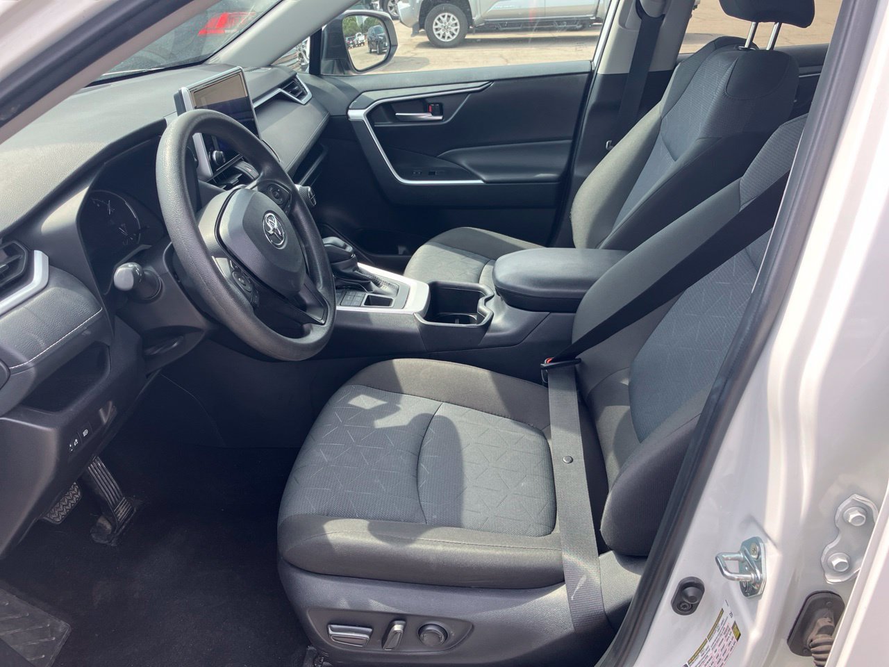 Used 2025 Toyota RAV4 XLE AWD/4WD image 7