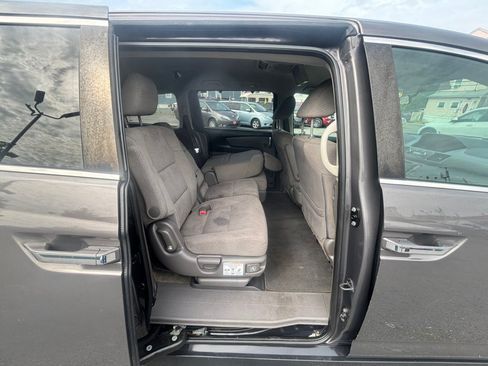 Used 2017 Honda Odyssey SE image 6