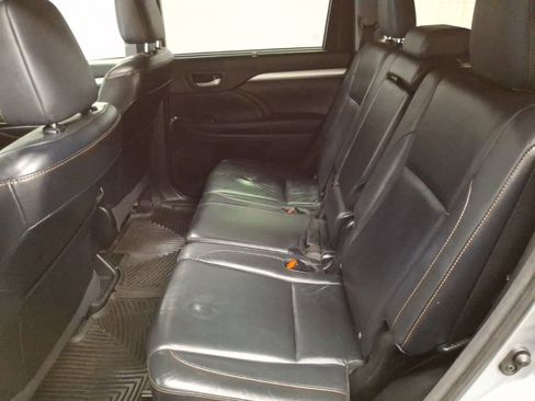 Used 2015 Toyota Highlander XLE image 11