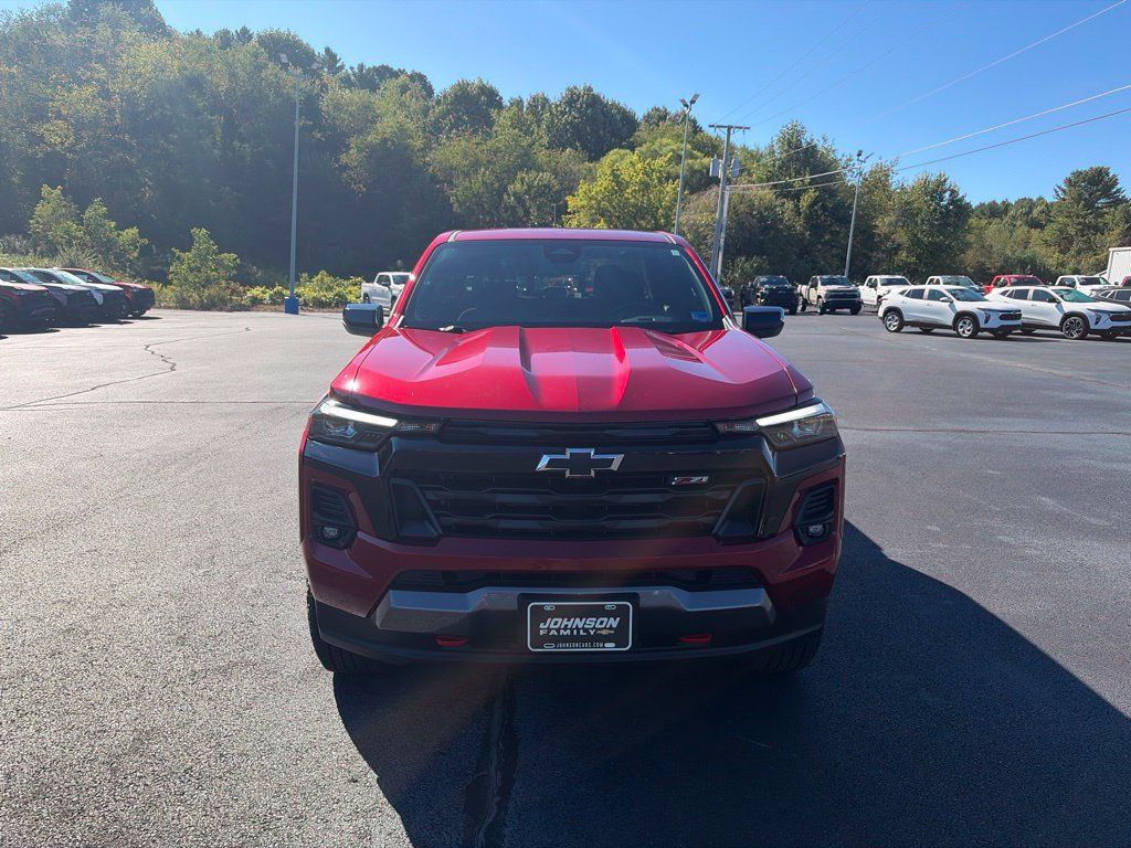 Used 2023 Chevrolet Colorado Z71 w/ Z71 Convenience Package 2 AWD/4WD image 3