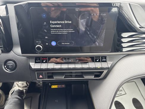 Used 2025 Toyota Camry SE w/ Convenience Package image 24