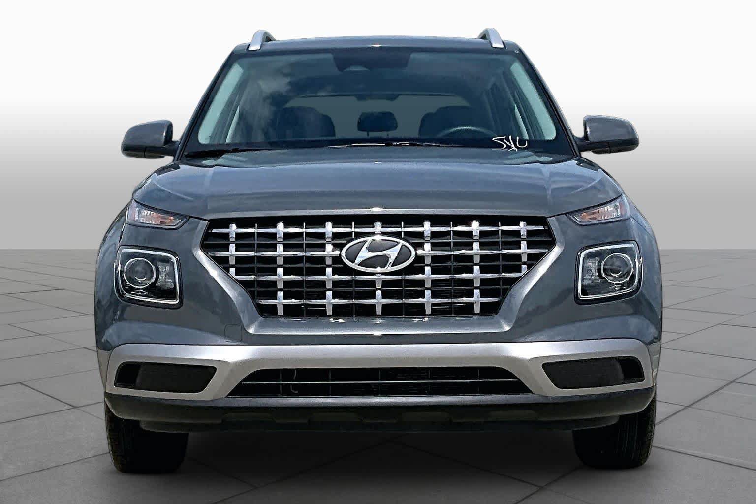 Certified 2026 Hyundai Venue SEL FWD image 4