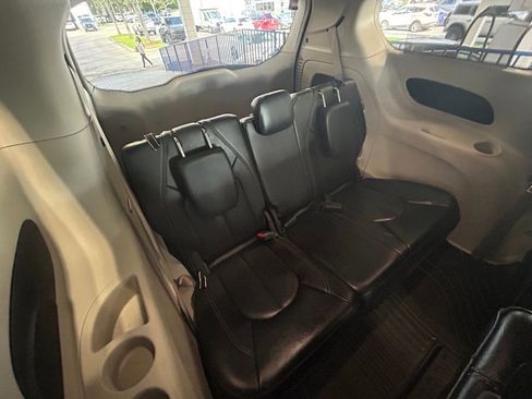 Used 2022 Chrysler Pacifica Touring-L image 29