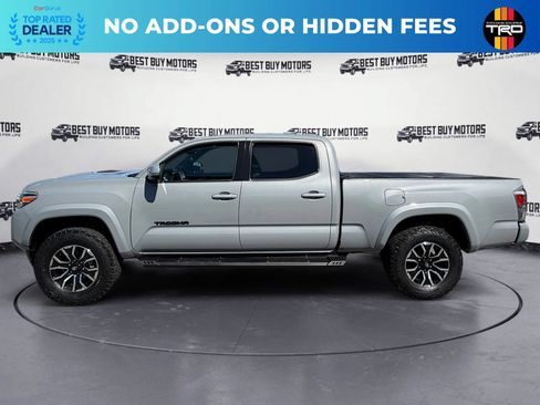 Used 2021 Toyota Tacoma TRD Sport w/ TRD Premium Sport Package AWD/4WD image 5