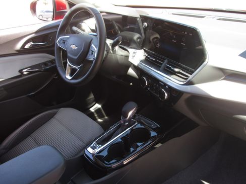 Used 2026 Chevrolet Trax LT w/ Driver Confidence Package FWD image 9