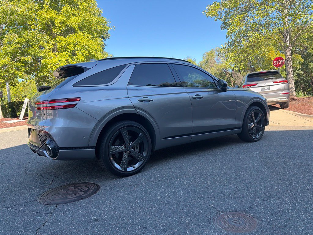 Used 2022 Genesis GV70 3.5T Sport w/ Sport Prestige Package AWD/4WD image 2