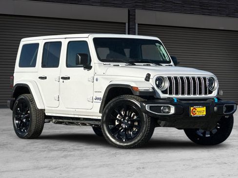 Used 2024 Jeep Wrangler Unlimited Sahara AWD/4WD image 2