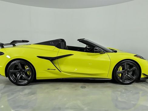 Used 2024 Chevrolet Corvette Z06 w/ Z07 Performance Package RWD image 11