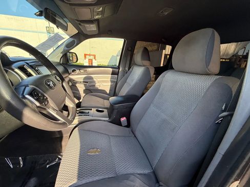 Used 2015 Toyota Tacoma PreRunner w/ SR5 Package image 10