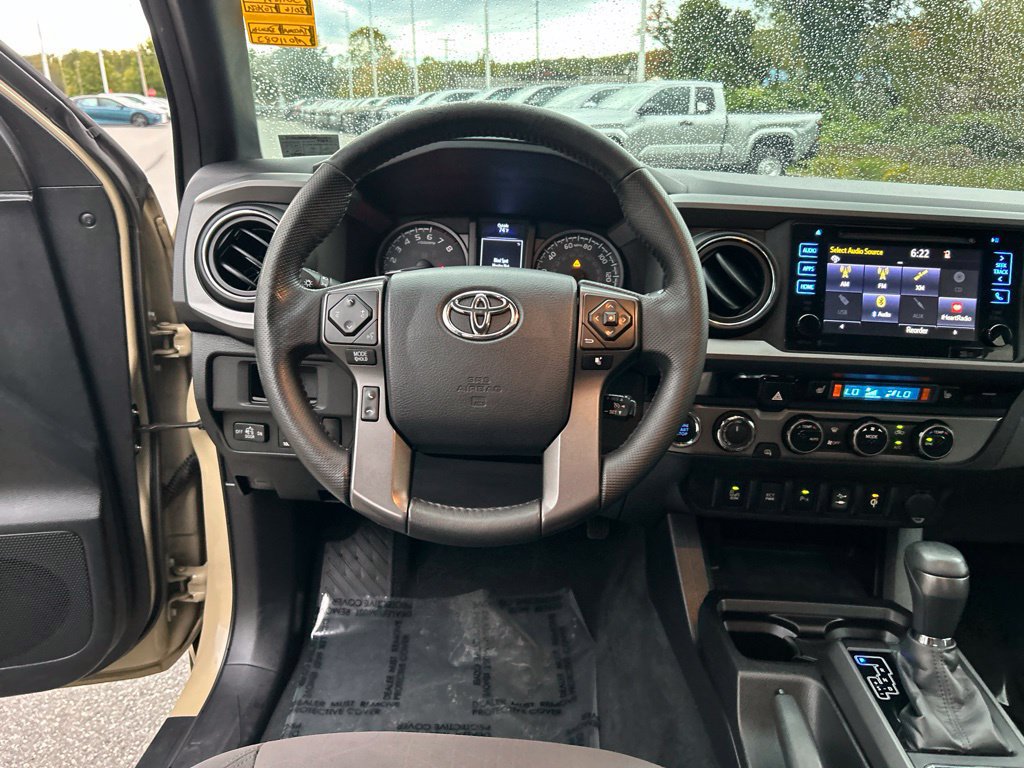 Used 2016 Toyota Tacoma TRD Off-Road w/ Premium & Technology Package AWD/4WD image 13