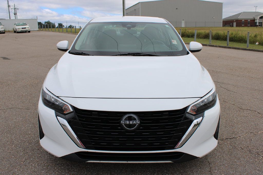 Used 2025 Nissan Sentra SV FWD image 3