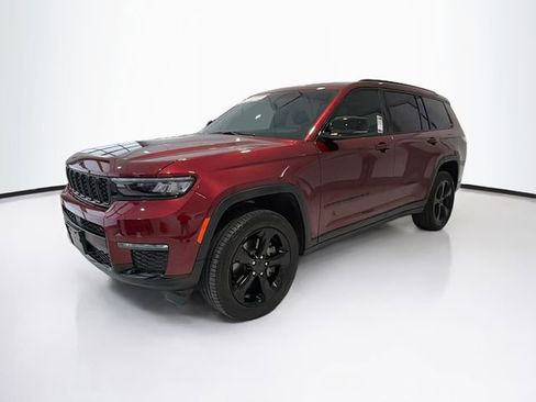 Used 2025 Jeep Grand Cherokee L Limited w/ Black Appearance Package image 3