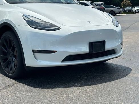 Used 2023 Tesla Model Y Long Range AWD/4WD image 2