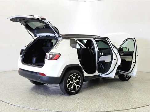 Used 2025 Jeep Compass Limited AWD/4WD image 12