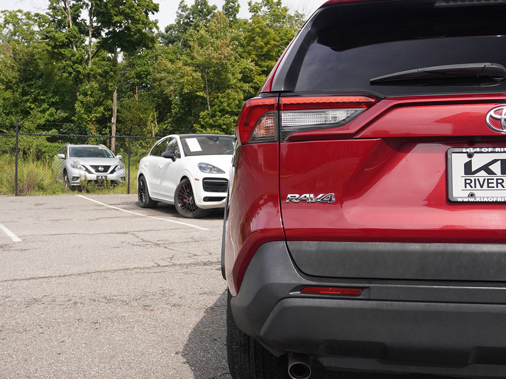 Used 2020 Toyota RAV4 LE FWD image 12