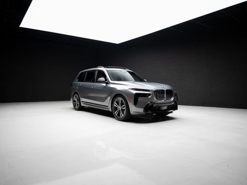 Used 2024 BMW X7 xDrive40i w/ M Sport Package AWD/4WD image 90