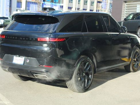 Used 2023 Land Rover Range Rover Sport SE image 2