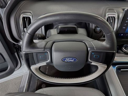 Used 2025 Ford Expedition Platinum AWD/4WD image 3