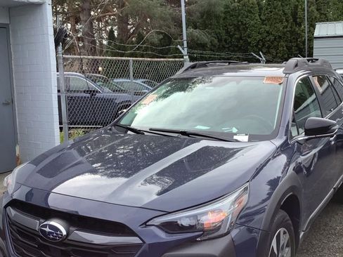 Used 2025 Subaru Outback Limited XT image 2