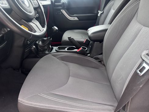 Used 2016 Jeep Wrangler Unlimited Rubicon w/ Connectivity Group image 24