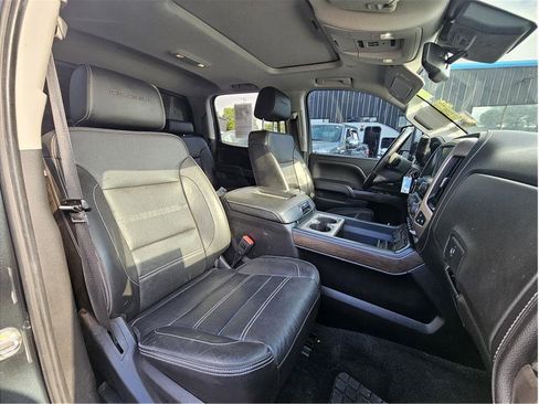 Used 2018 GMC Sierra 2500 Denali w/ Duramax Plus Package AWD/4WD image 4
