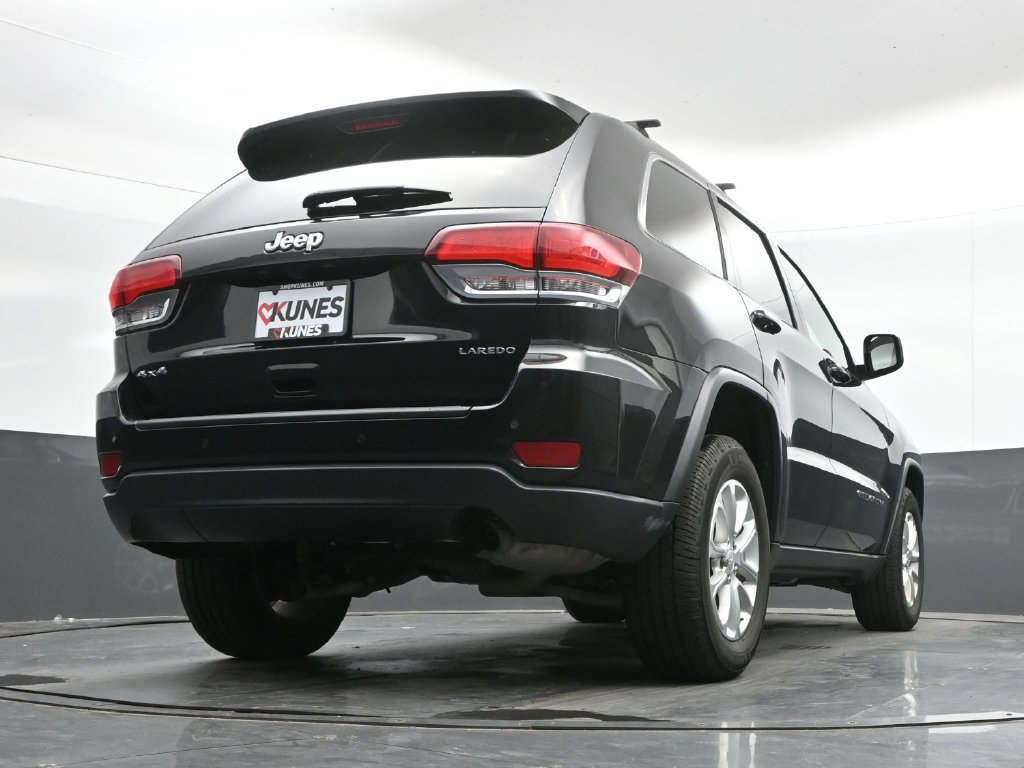 Used 2021 Jeep Grand Cherokee Laredo AWD/4WD image 38