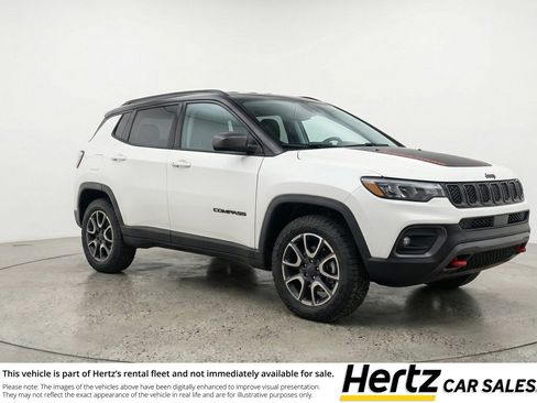Used 2025 Jeep Compass Trailhawk AWD/4WD image 1