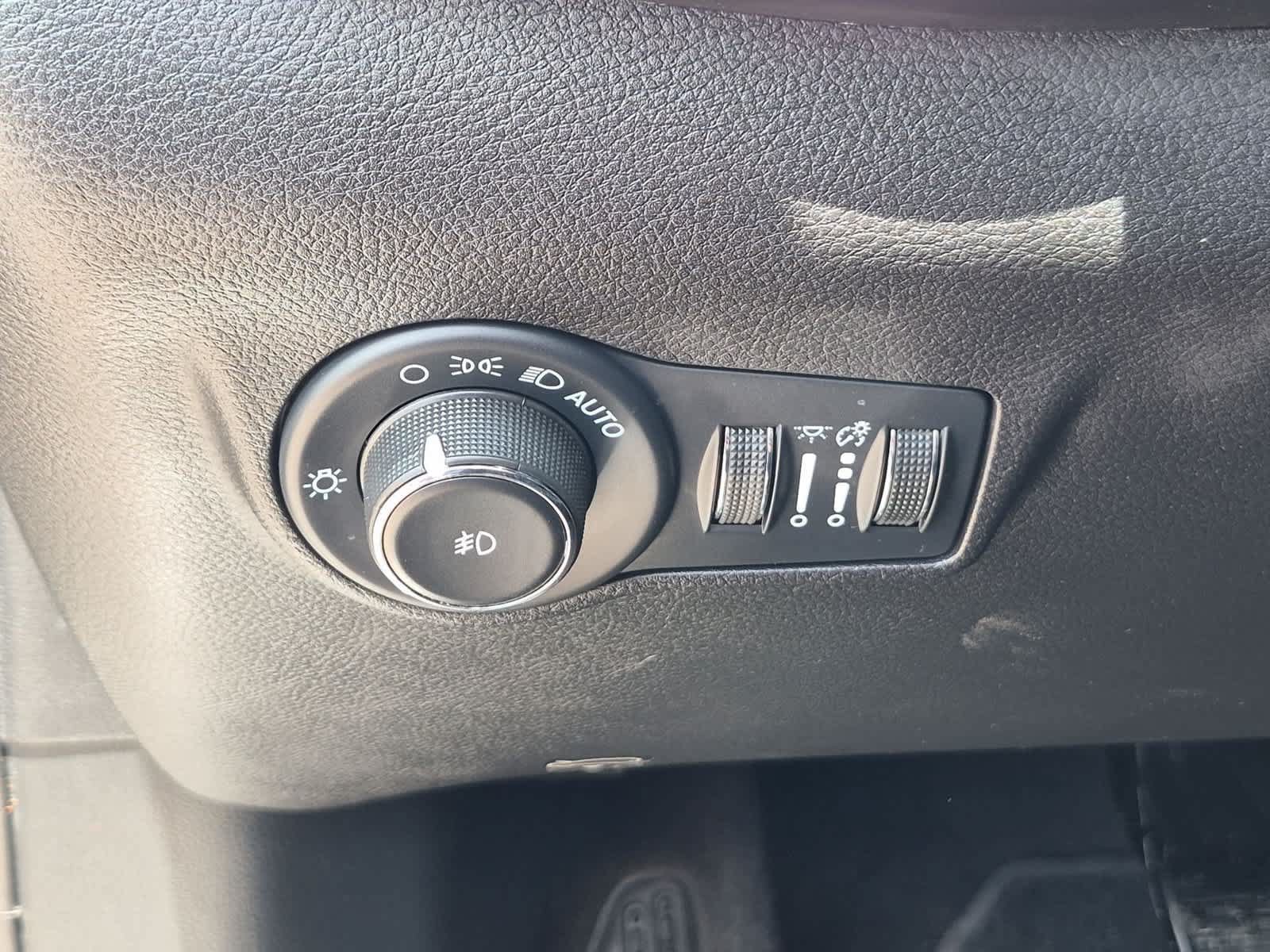 Used 2024 Jeep Compass Latitude AWD/4WD image 17