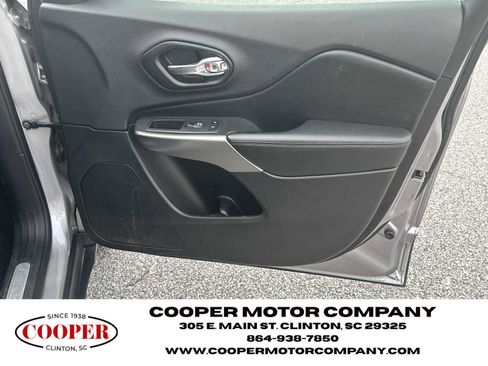 Used 2021 Jeep Cherokee Limited image 15