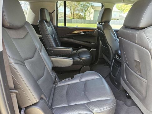 Used 2019 Cadillac Escalade ESV 4WD image 14