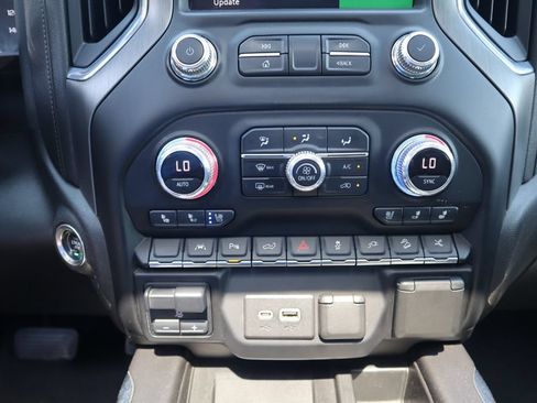Used 2022 GMC Sierra 1500 Denali w/ Denali Premium Package AWD/4WD image 28