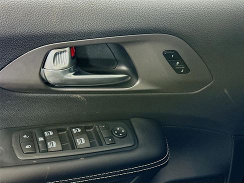 New 2026 Chrysler Pacifica Select image 12