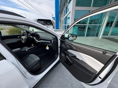 New 2026 Chevrolet Trax LT w/ Driver Confidence Package image 13