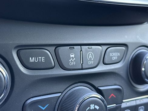 Used 2020 Jeep Cherokee Latitude image 38